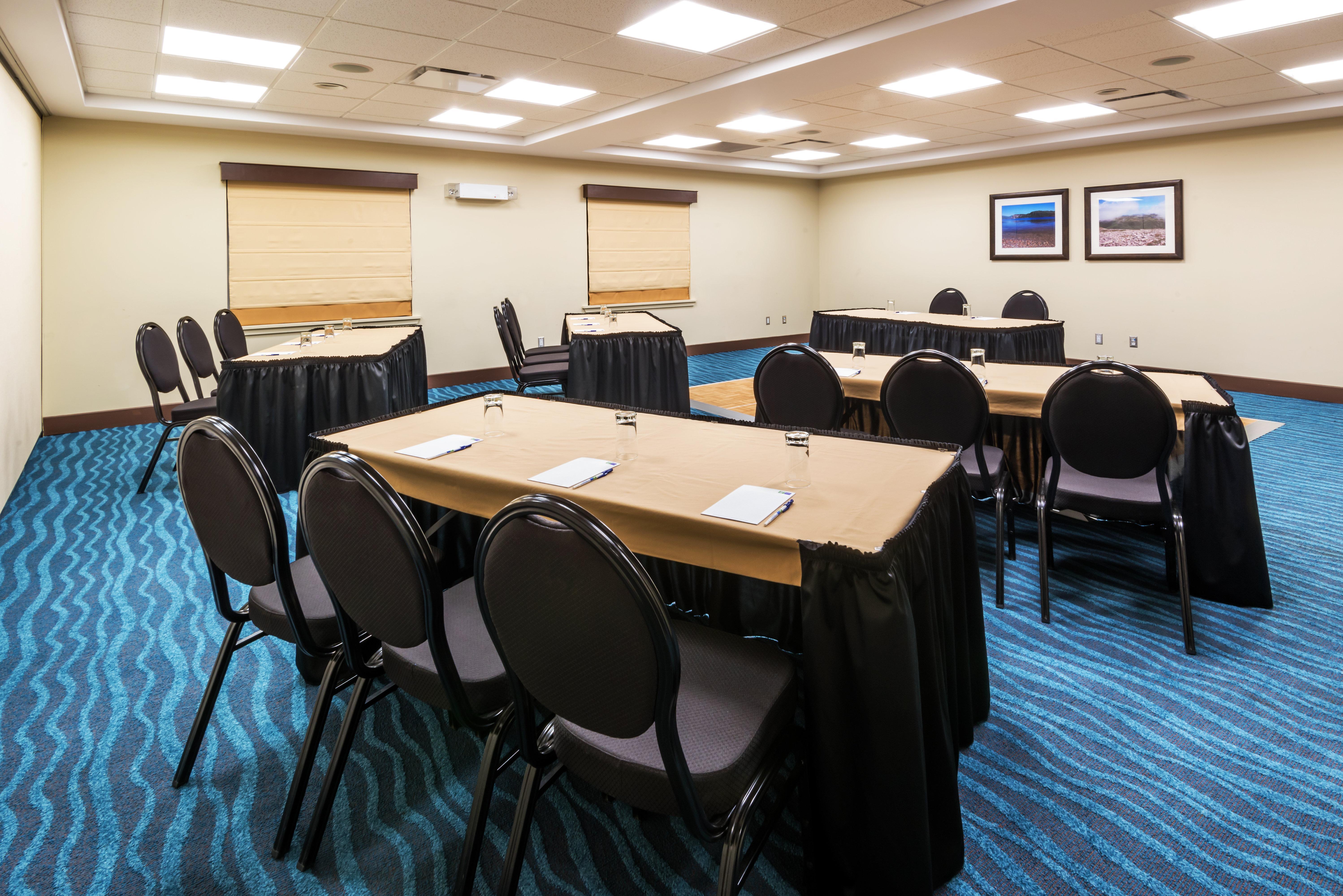 Holiday Inn Express Deer Lake By Ihg Esterno foto
